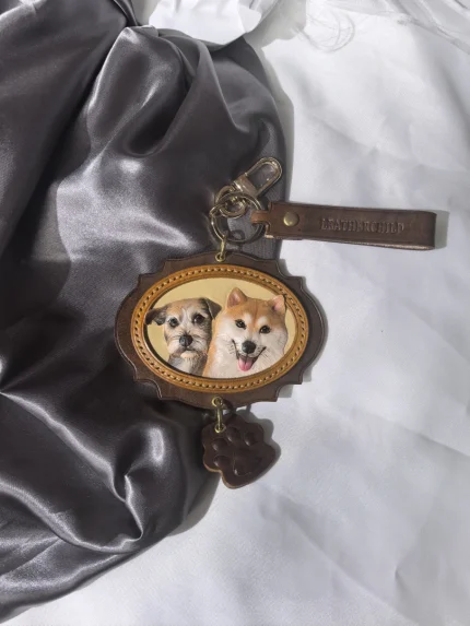 Petpaya (Two Pets) Handmade Italian Tanned Leather Pet Keychain / Bag Charm / Luggage Tag – Gifts and Decorations(Customised 15-21 days)Artist: Mr Chen